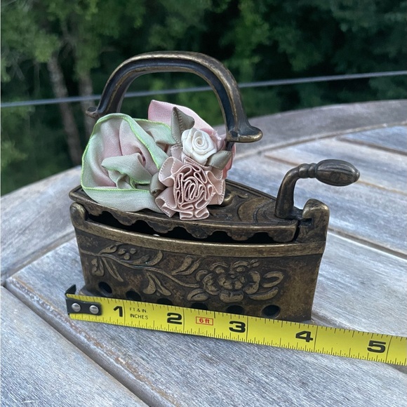 Vtg Brass Sad Iron Trinket or Cricket Box - Picture 8 of 8